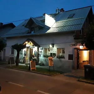 Piero Hostal Liubliana